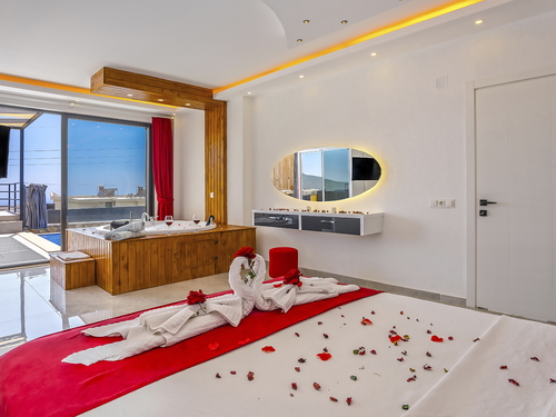  gece  -  Kasım
  | Kalkan Akbel’de Deniz Manzaralı, Jakuzili ve Saunalı Balayı Villası | 4 Kişilik Özel Tatil